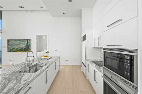 Condominio en venta en Miami, Florida, 3 dormitorios, 169.55 m2 № 2247397 - foto 14