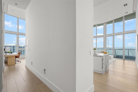 Condominio en venta en Miami, Florida, 3 dormitorios, 169.55 m2 № 2247397 - foto 10