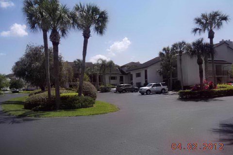 Copropriété à louer à Fort Pierce, Floride: 2 chambres, 131.64 m2 № 1080603 - photo 1
