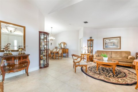 Casa en venta en Miami, Florida, 4 dormitorios, 219.16 m2 № 1951553 - foto 2
