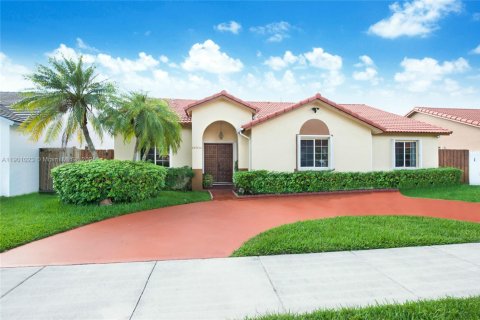 Casa en venta en Miami, Florida, 4 dormitorios, 219.16 m2 № 1951553 - foto 27