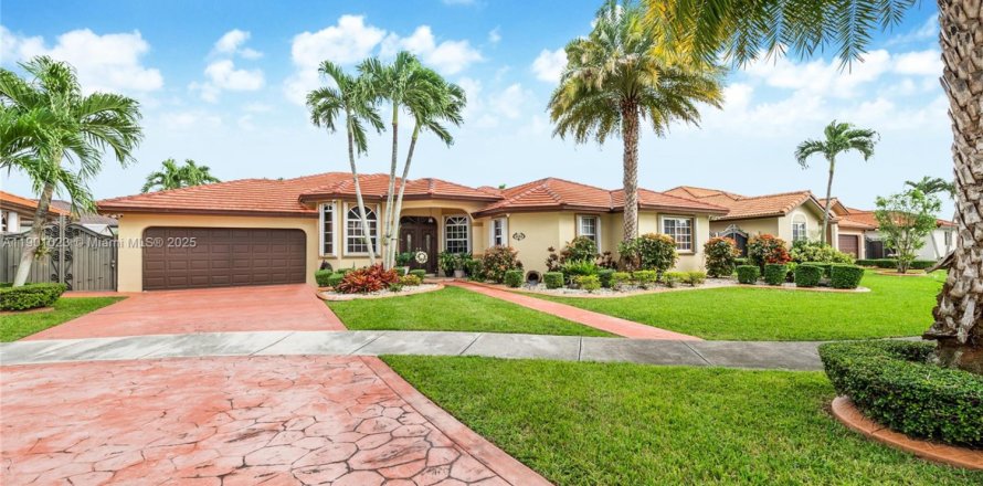 Casa en Miami, Florida 4 dormitorios, 219.16 m2 № 1951553