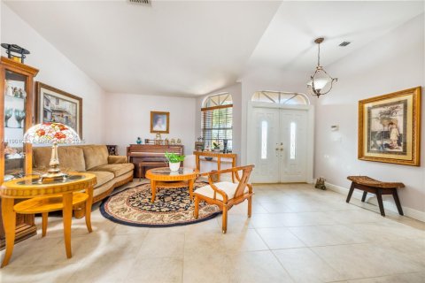 Casa en venta en Miami, Florida, 4 dormitorios, 219.16 m2 № 1951553 - foto 3