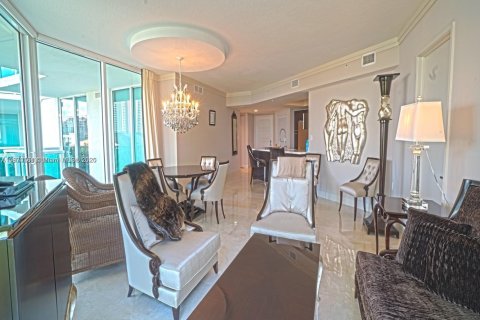 Condo in Sunny Isles Beach, Florida, 3 bedrooms  № 2076731