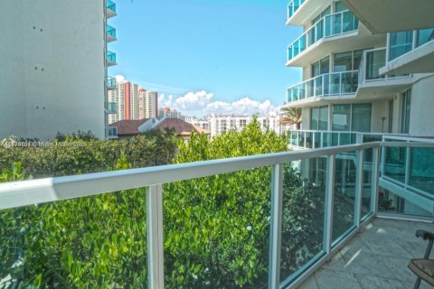 Condo in Sunny Isles Beach, Florida, 3 bedrooms № 2076731 - photo 9