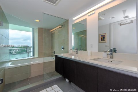 Condo in Sunny Isles Beach, Florida, 3 bedrooms № 2076731 - photo 8