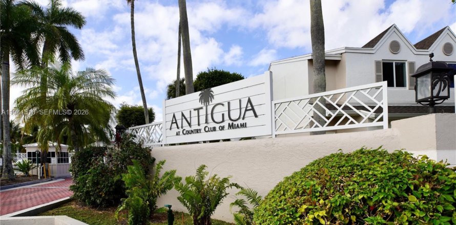 Villa ou maison à Hialeah, Floride 1 chambre, 69.68 m2 № 1999896