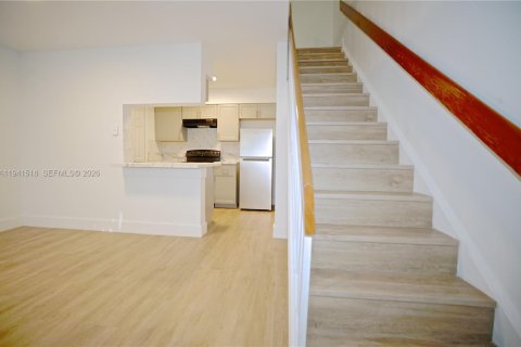 Villa ou maison à louer à Hialeah, Floride: 1 chambre, 69.68 m2 № 1999896 - photo 3