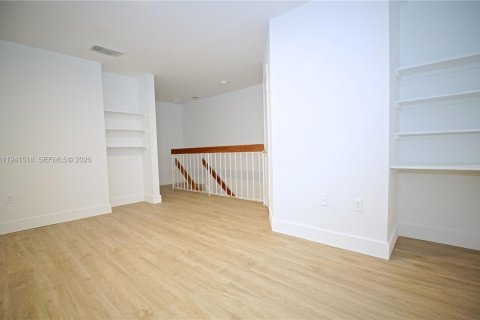 Villa ou maison à louer à Hialeah, Floride: 1 chambre, 69.68 m2 № 1999896 - photo 17