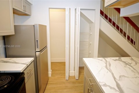 Villa ou maison à louer à Hialeah, Floride: 1 chambre, 69.68 m2 № 1999896 - photo 11