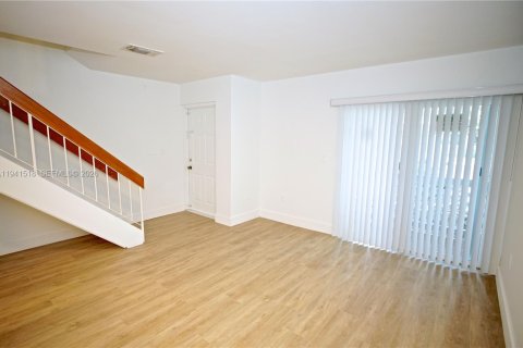 Villa ou maison à louer à Hialeah, Floride: 1 chambre, 69.68 m2 № 1999896 - photo 16