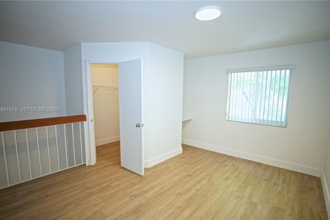 Villa ou maison à louer à Hialeah, Floride: 1 chambre, 69.68 m2 № 1999896 - photo 5