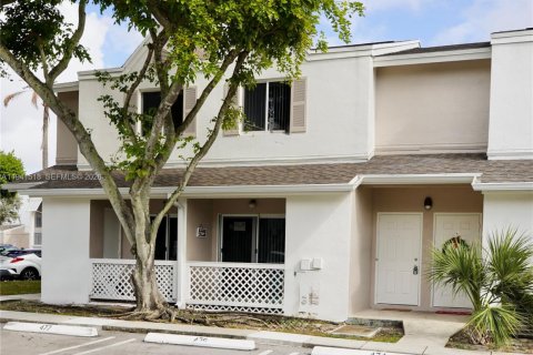Villa ou maison à louer à Hialeah, Floride: 1 chambre, 69.68 m2 № 1999896 - photo 6