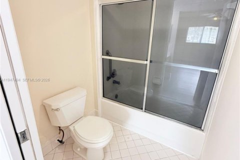 Condo in Pembroke Pines, Florida, 2 bedrooms  № 2003748 - photo 19