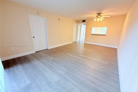 Condo in Pembroke Pines, Florida, 2 bedrooms  № 2003748