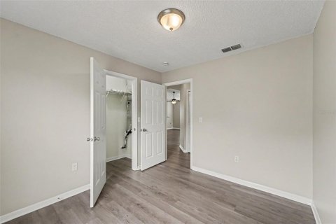 House in Port Richey, Florida 3 bedrooms, 102.01 sq.m. № 2208060 - photo 13