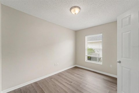 House in Port Richey, Florida 3 bedrooms, 102.01 sq.m. № 2208060 - photo 11