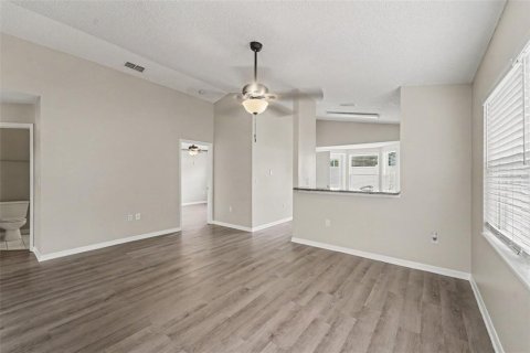 House in Port Richey, Florida 3 bedrooms, 102.01 sq.m. № 2208060 - photo 4