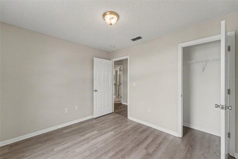 House in Port Richey, Florida 3 bedrooms, 102.01 sq.m. № 2208060 - photo 12