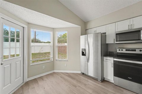 House in Port Richey, Florida 3 bedrooms, 102.01 sq.m. № 2208060 - photo 6