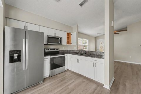 House in Port Richey, Florida 3 bedrooms, 102.01 sq.m. № 2208060 - photo 5