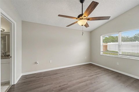 House in Port Richey, Florida 3 bedrooms, 102.01 sq.m. № 2208060 - photo 8