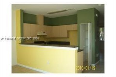 Снять в аренду таунхаус в Хомстед, Флорида 3 спальни, 122.07м2, № 2005186 - фото 5