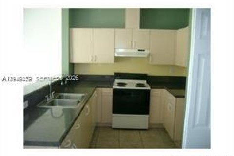 Снять в аренду таунхаус в Хомстед, Флорида 3 спальни, 122.07м2, № 2005186 - фото 4