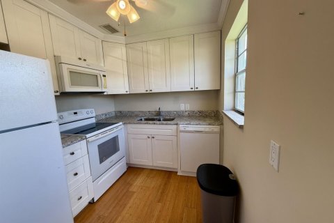Condo in West Palm Beach, Florida, 2 bedrooms  № 2179191 - photo 4
