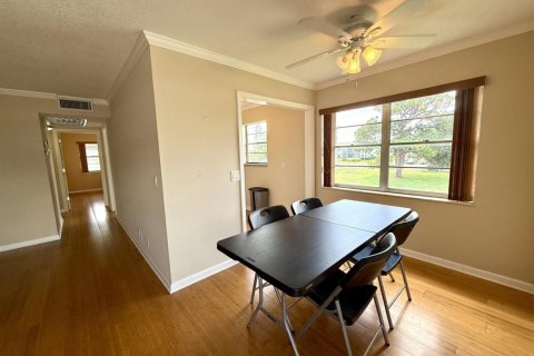 Condo in West Palm Beach, Florida, 2 bedrooms  № 2179191 - photo 2