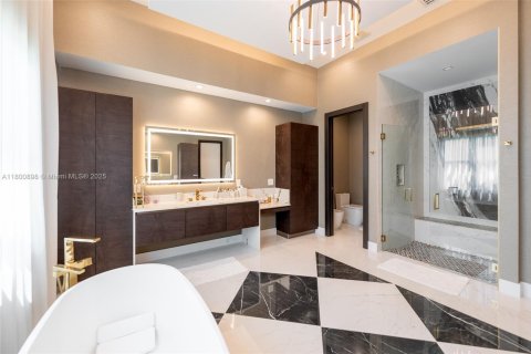 House in Boca Raton, Florida 6 bedrooms, 550.63 sq.m. № 1696432 - photo 27