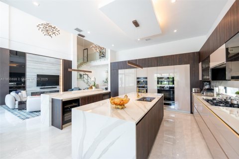 House in Boca Raton, Florida 6 bedrooms, 550.63 sq.m. № 1696432 - photo 16