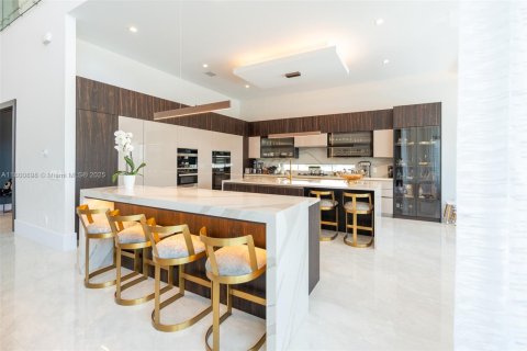 House in Boca Raton, Florida 6 bedrooms, 550.63 sq.m. № 1696432 - photo 13