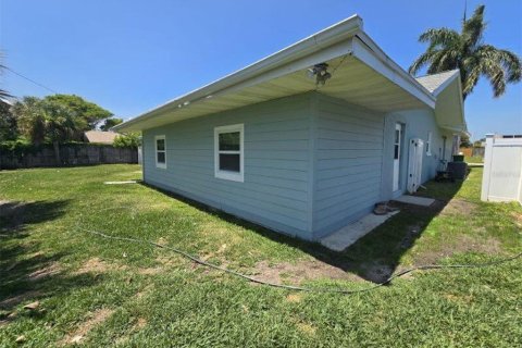 Casa en venta en Cocoa Beach, Florida, 5 dormitorios, 222.97 m2 № 1679112 - foto 8