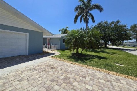 Casa en venta en Cocoa Beach, Florida, 5 dormitorios, 222.97 m2 № 1679112 - foto 3