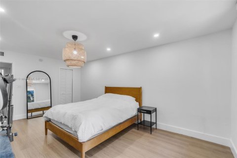 Condo in Miami, Florida, 1 bedroom  № 1893043 - photo 14