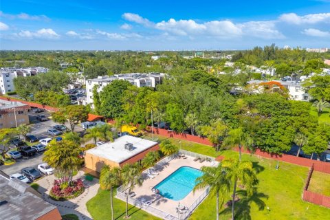 Condo in Miami, Florida, 1 bedroom  № 1893043 - photo 22