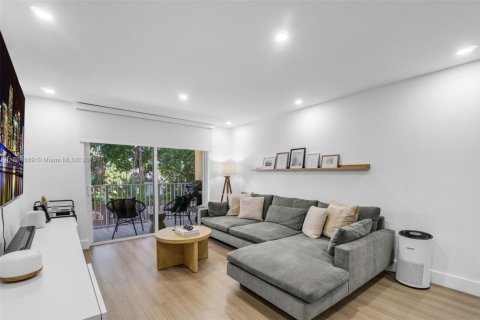 Condo in Miami, Florida, 1 bedroom  № 1893043 - photo 3