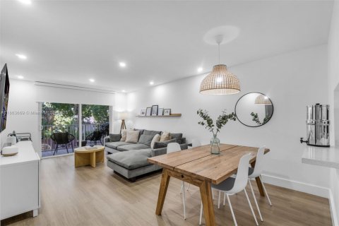 Condo in Miami, Florida, 1 bedroom  № 1893043 - photo 2