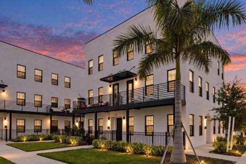 Townhouse in Saint Petersburg, Florida 3 bedrooms, 193.14 sq.m. № 2409978