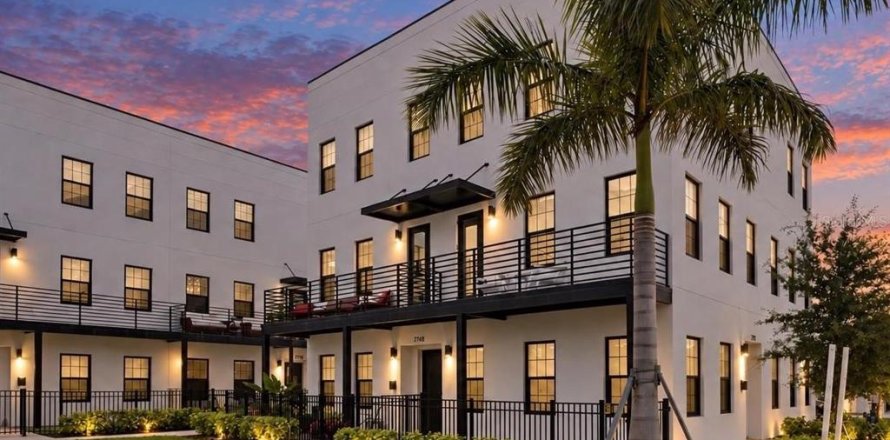 Townhouse in Saint Petersburg, Florida 3 bedrooms, 193.14 sq.m. № 2409978