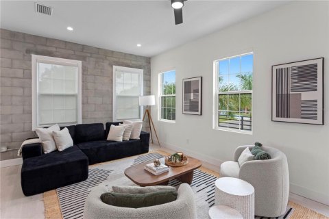 Townhouse in Saint Petersburg, Florida 3 bedrooms, 193.14 sq.m. № 2409978 - photo 11