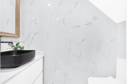 Купить кондоминиум в Хайалиа, Флорида 2 спальни, 89.37м2, № 2056634 - фото 9