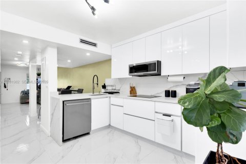 Купить кондоминиум в Хайалиа, Флорида 2 спальни, 89.37м2, № 2056634 - фото 22