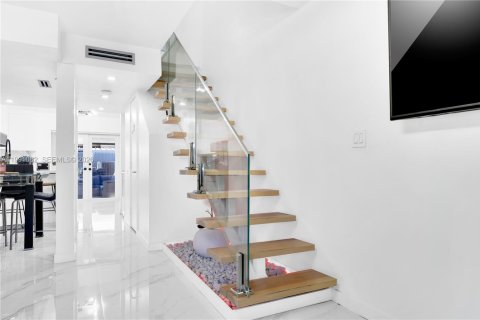 Купить кондоминиум в Хайалиа, Флорида 2 спальни, 89.37м2, № 2056634 - фото 3