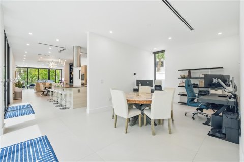 Casa en venta en North Miami, Florida, 4 dormitorios, 298.77 m2 № 2046696 - foto 13