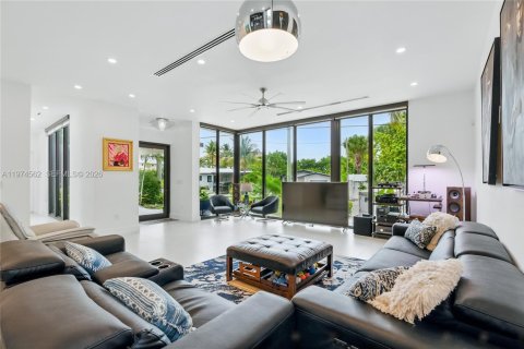 Casa en venta en North Miami, Florida, 4 dormitorios, 298.77 m2 № 2046696 - foto 9