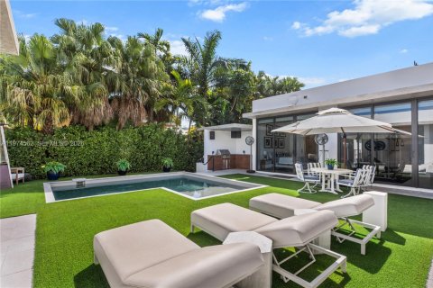 Casa en venta en North Miami, Florida, 4 dormitorios, 298.77 m2 № 2046696 - foto 5