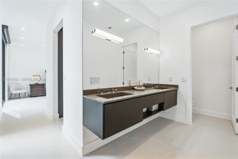 Casa en venta en North Miami, Florida, 4 dormitorios, 298.77 m2 № 2046696 - foto 17