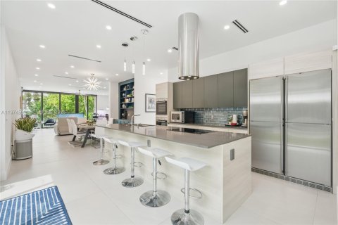 Casa en venta en North Miami, Florida, 4 dormitorios, 298.77 m2 № 2046696 - foto 10